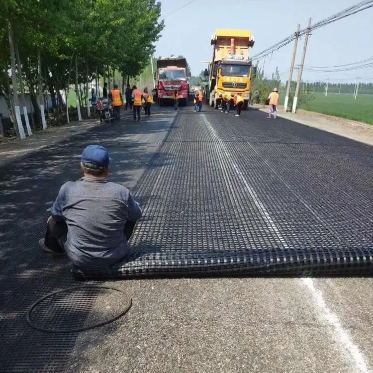 选型土工材料时如何避坑？适配公路、铁路工程的钢塑复合土工格栅解析