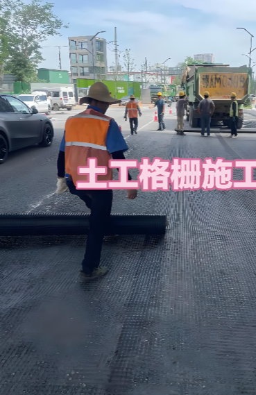 对于工程建设项目而言，选对钢塑土工格栅的型号规格，能直接降低后期加筋补强方案的变更风险，而泰安九洲土工材料长期专注这一细分品类