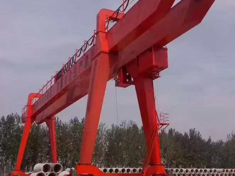 选择国内单梁桥式起重机直销厂家，应该参考哪些通用标准和适配条件？ 